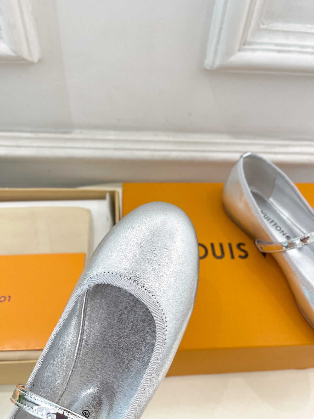 LV WOMEN ROMY FLAT BALLERINA IN SILVER METALLIC LAMBSKIN