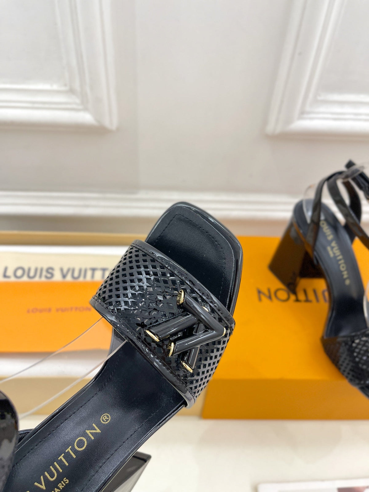 LV WOMEN HIGH SANDAL IN BLACK CALFSKIN