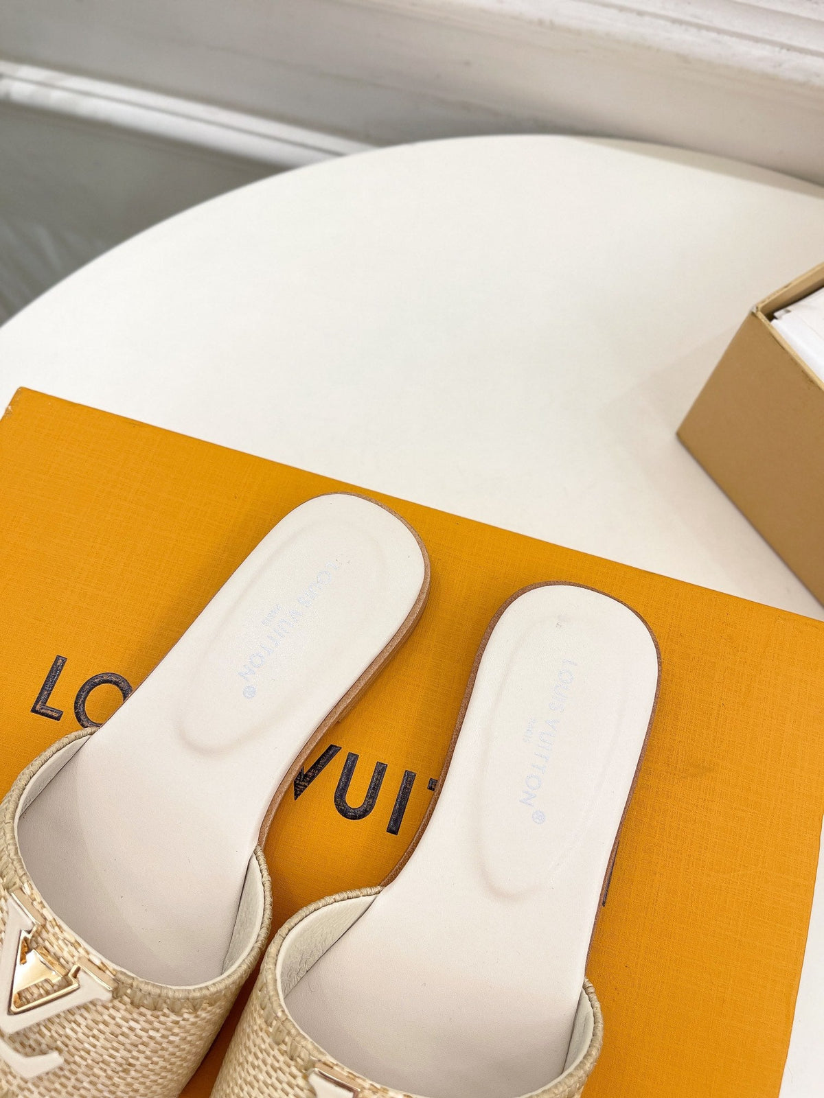 LV WOMEN CAPRI FLAT MULES IN BEIGE LEATHER AND RAFFIA