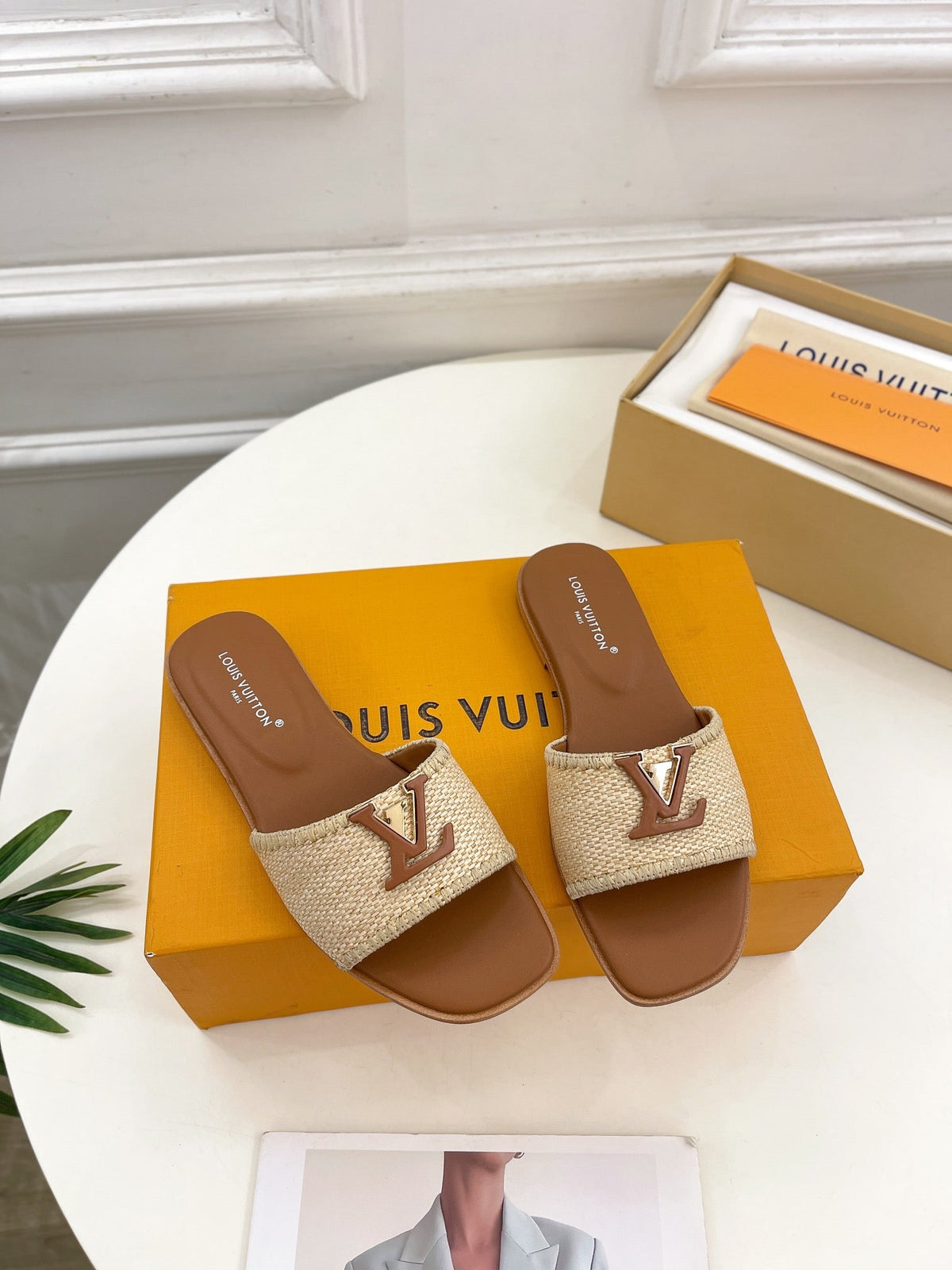 LV WOMEN CAPRI FLAT MULES IN CHOCOLATE BROWN LEATHER AND RAFFIA