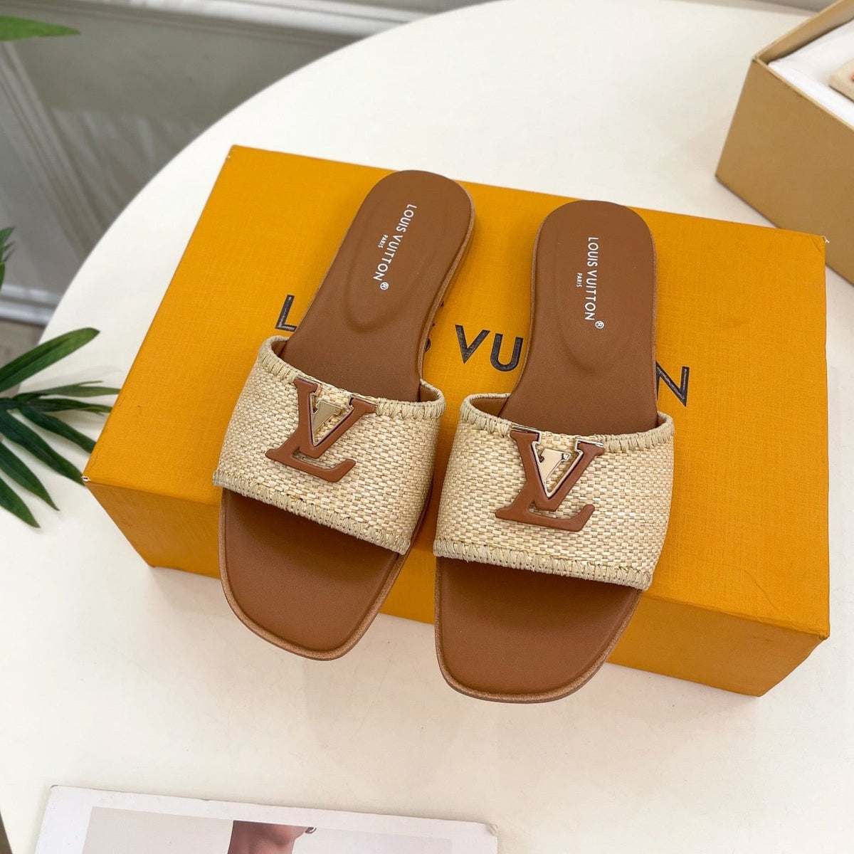 LV WOMEN CAPRI FLAT MULES IN CHOCOLATE BROWN LEATHER AND RAFFIA
