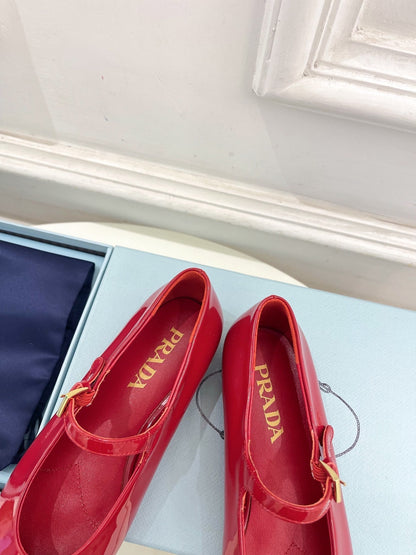 MARY JANE FLATS SQUARE TOE IN CRIMSON RED PATENT SHEEPSKIN