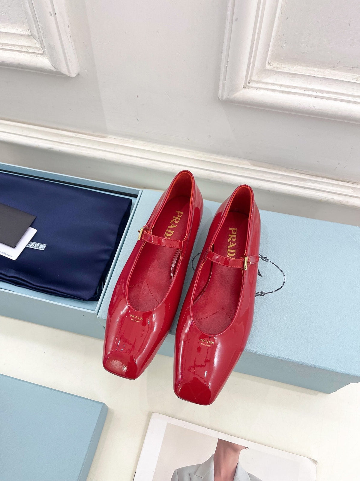 MARY JANE FLATS SQUARE TOE IN CRIMSON RED PATENT SHEEPSKIN