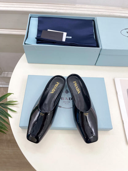 MULES SQUARE TOE IN BLACK SHINY CALFSKIN