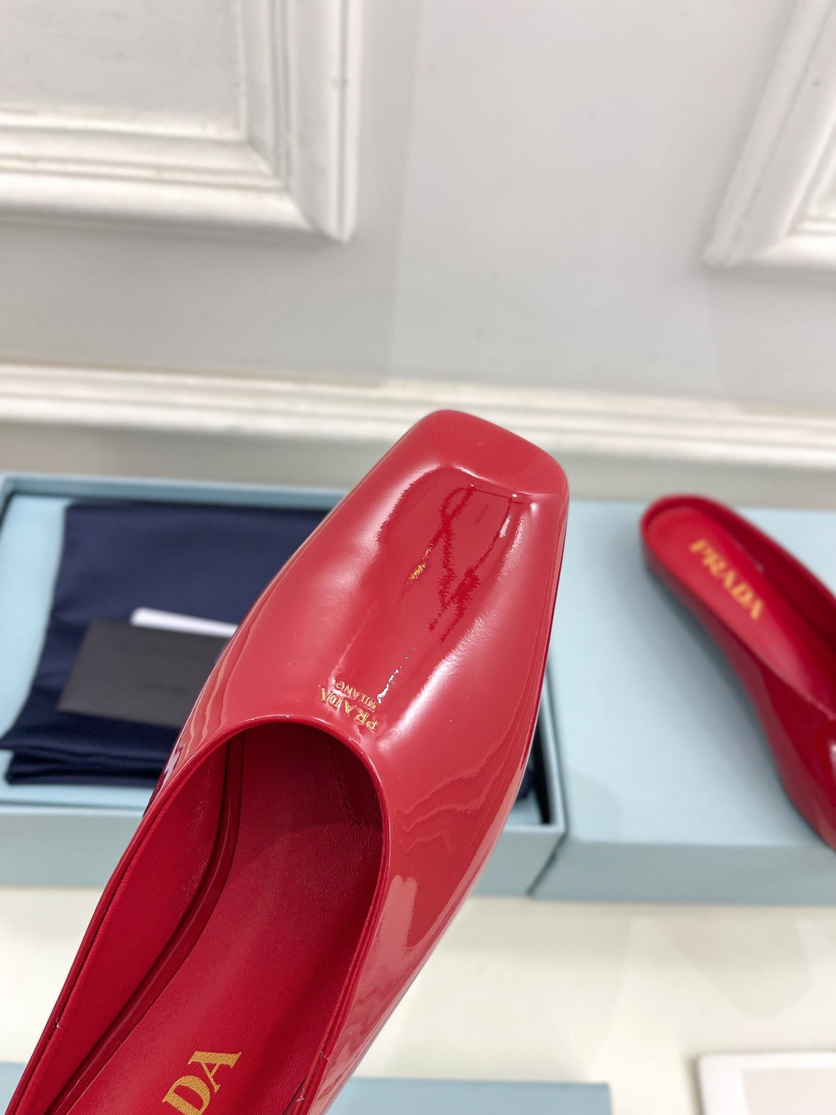 MULES SQUARE TOE IN RED SHINY CALFSKIN