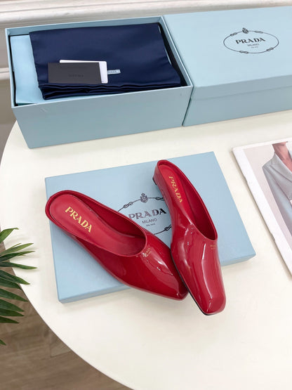 MULES SQUARE TOE IN RED SHINY CALFSKIN