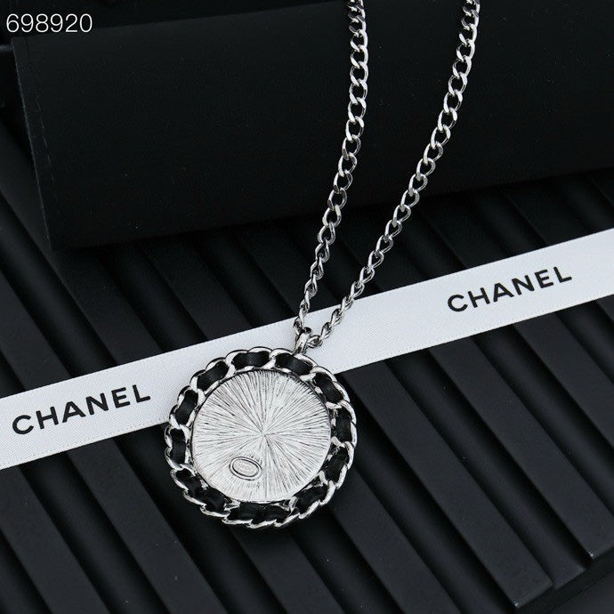 25P OVAL NECKLACE IN BLUE DENIM BLACK LEATHER-THREADED CHAIN