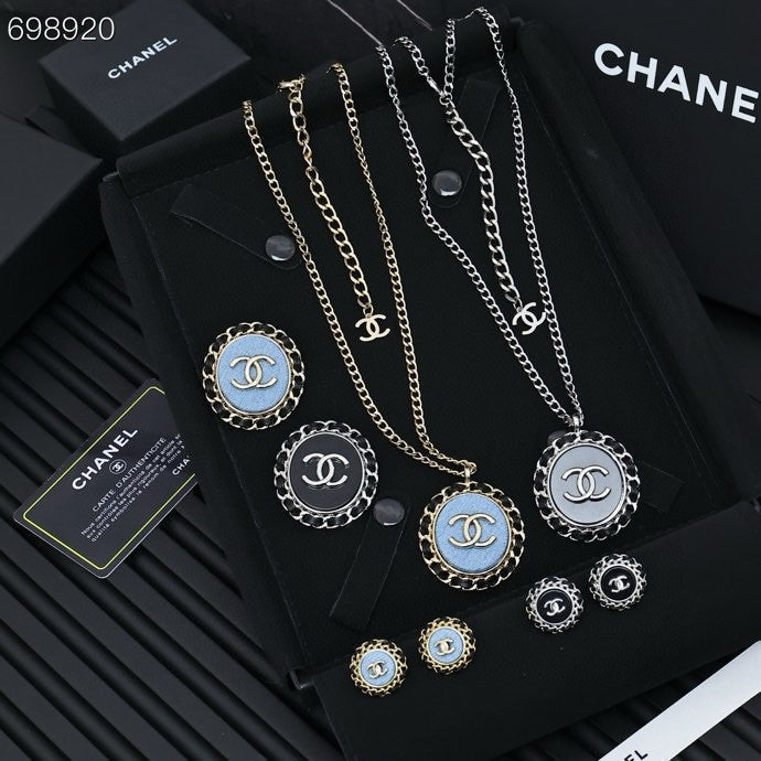 25P OVAL NECKLACE IN BLUE DENIM BLACK LEATHER-THREADED CHAIN
