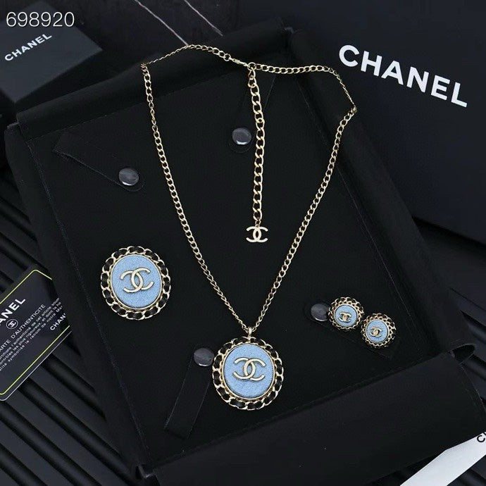 25P OVAL NECKLACE IN BLUE DENIM BLACK LEATHER-THREADED CHAIN