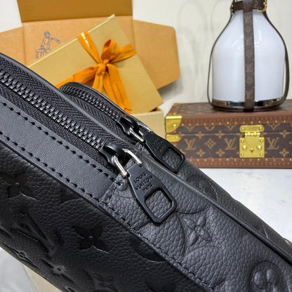 Louis Vuitton Avenue pm Crossbody bag in Taurillion Monogram