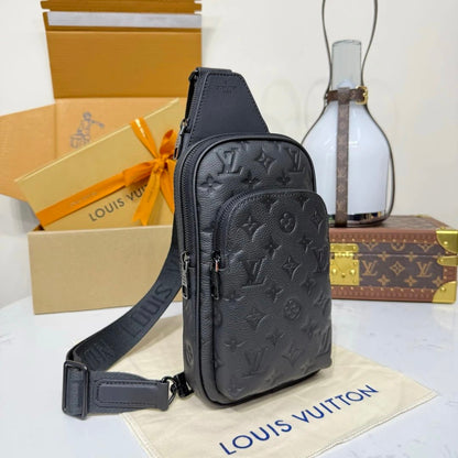 Louis Vuitton Avenue pm Crossbody bag in Taurillion Monogram