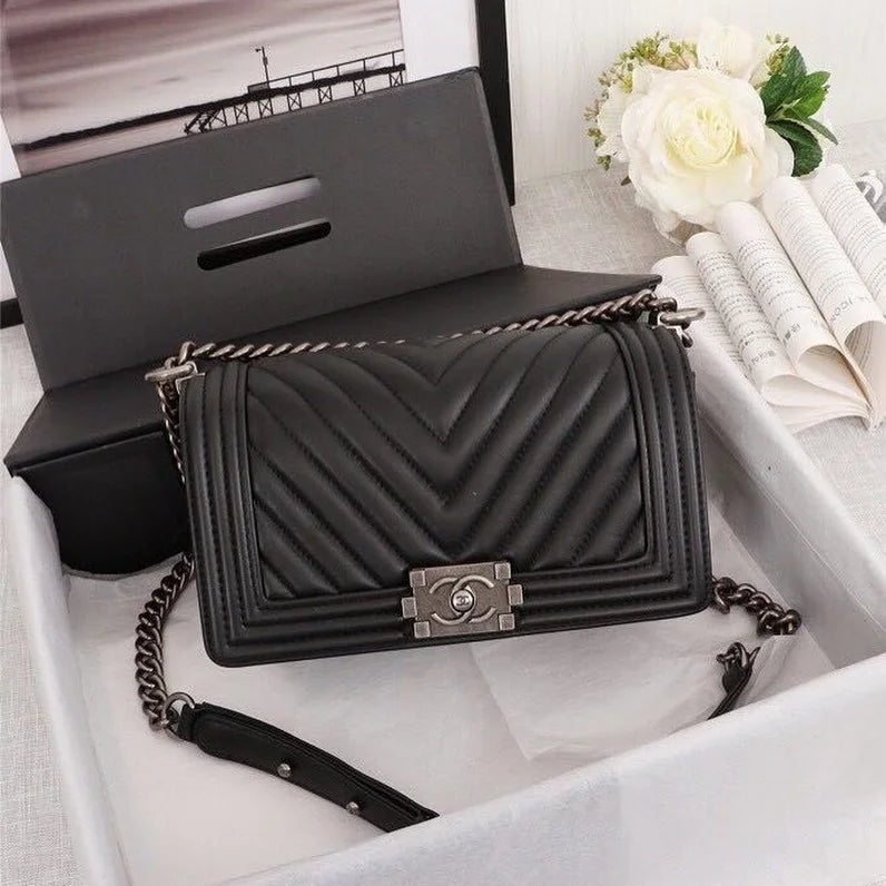 Chanel Le Boy Handbag – Chain Bag Black