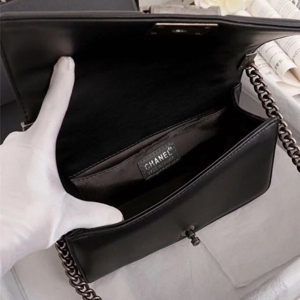 Chanel Le Boy Handbag – Chain Bag Black