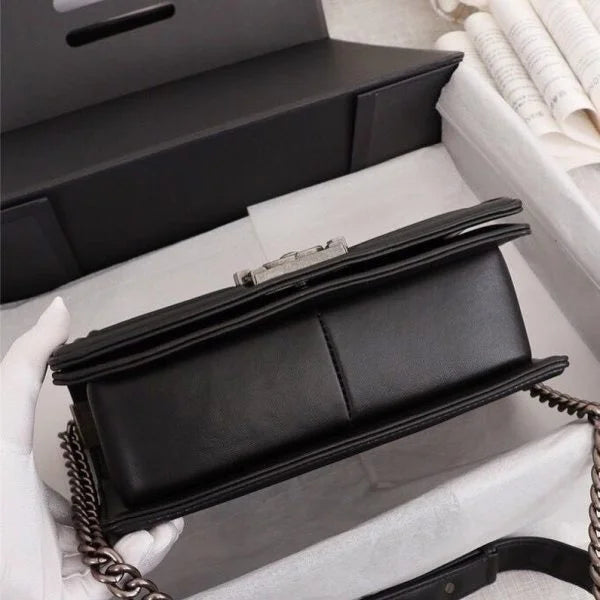 Chanel Le Boy Handbag – Chain Bag Black