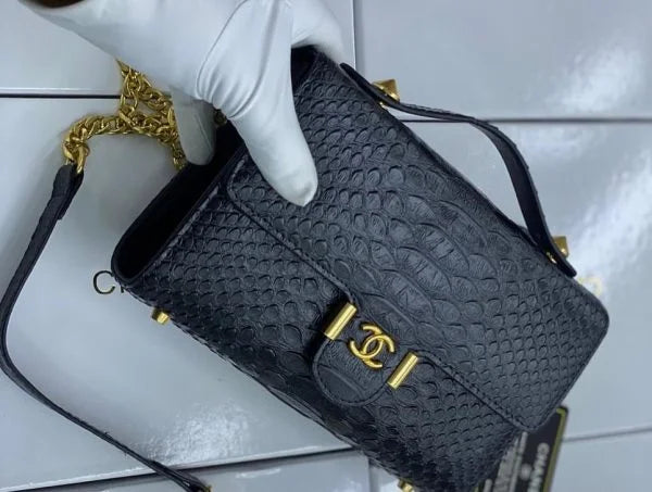 Chanel Ladies Purse – Black