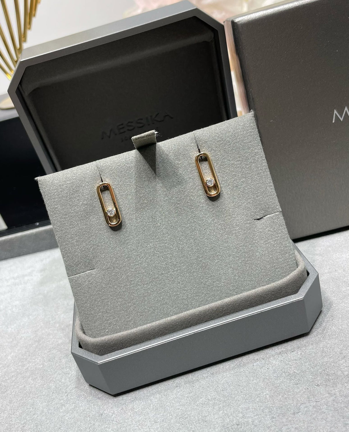 MOVE UNO SMALL 1 DIAMOND EARRINGS