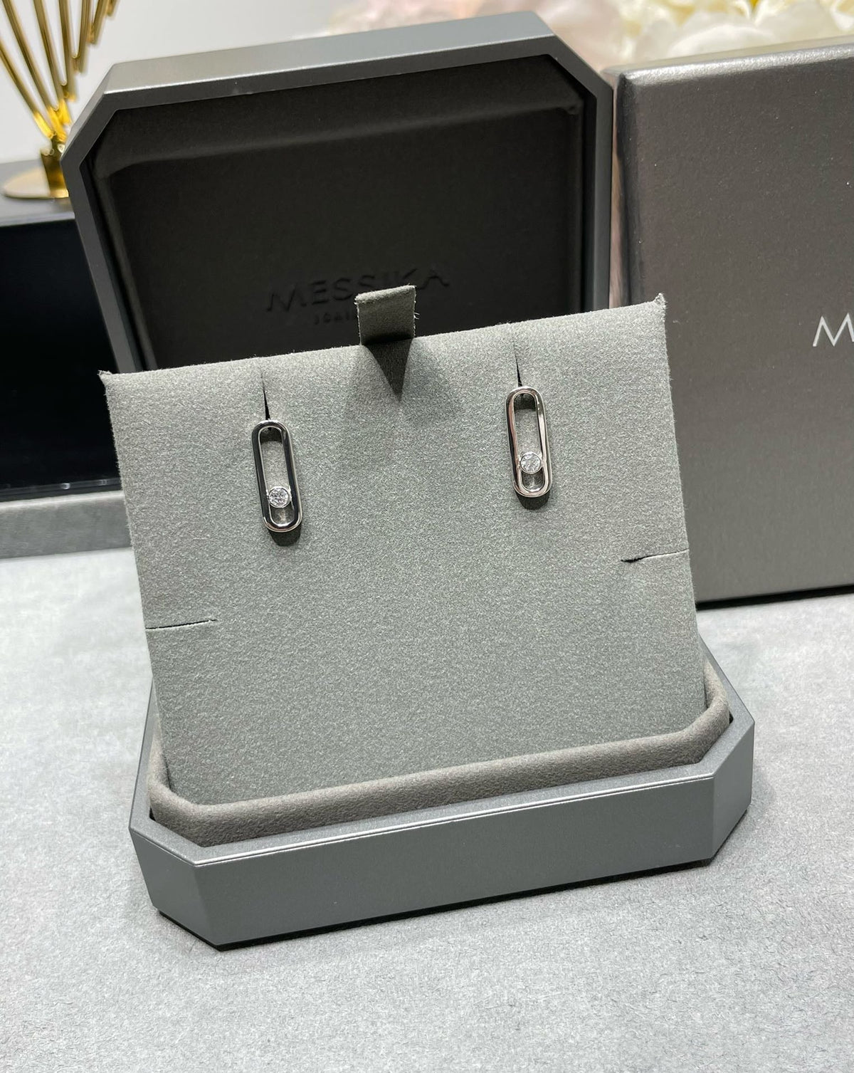 MOVE UNO SMALL 1 DIAMOND EARRINGS